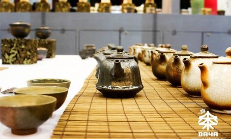 Тайваньские чайники от именитой фабрики, цена от 16 000 рублей за штуку.