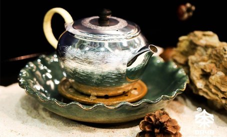Серебряный чайник от корейских мастеров.