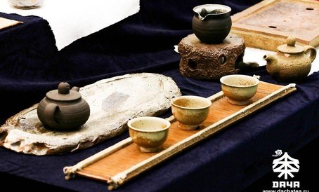 Корейский подход к оформлению чайного места - мало предметов, просто и лаконично.